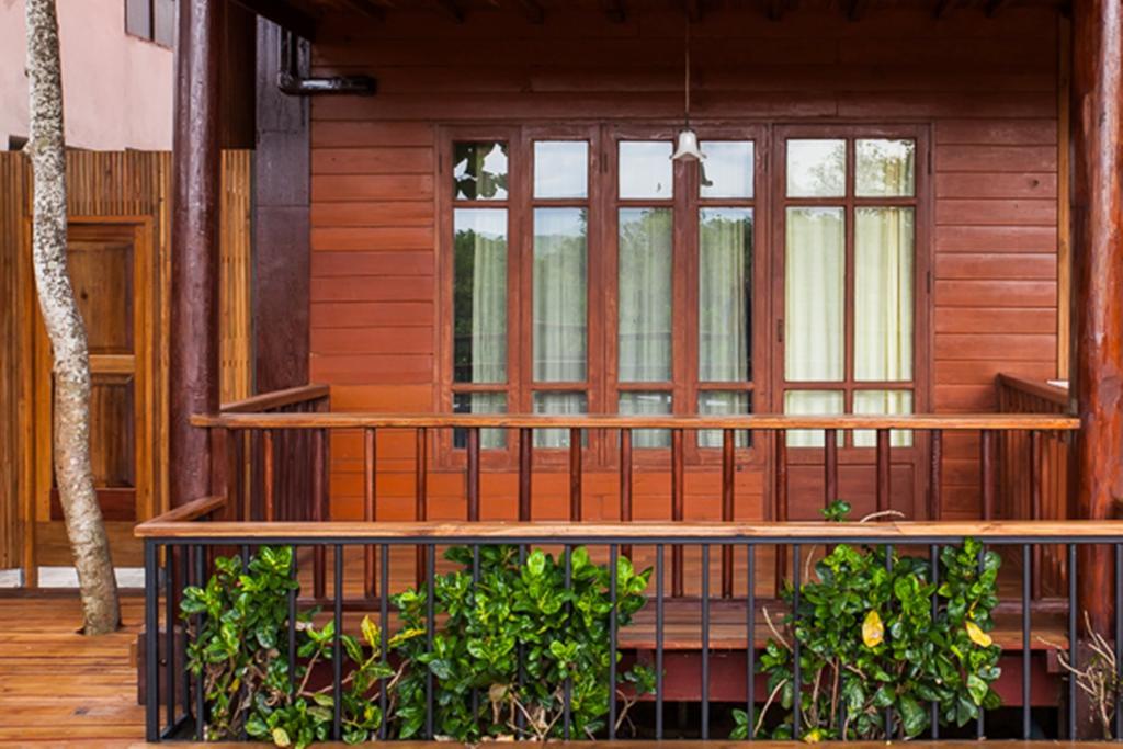 Riverhouse-The Teak House Mae Sariang Extérieur photo